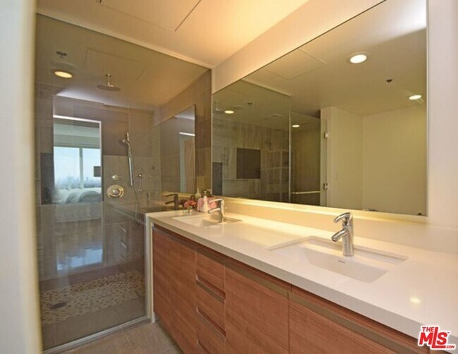 Building Photo - 3785 Wilshire Blvd