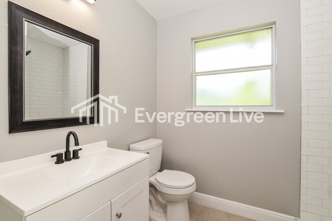 Building Photo - 1810 Redding Pl