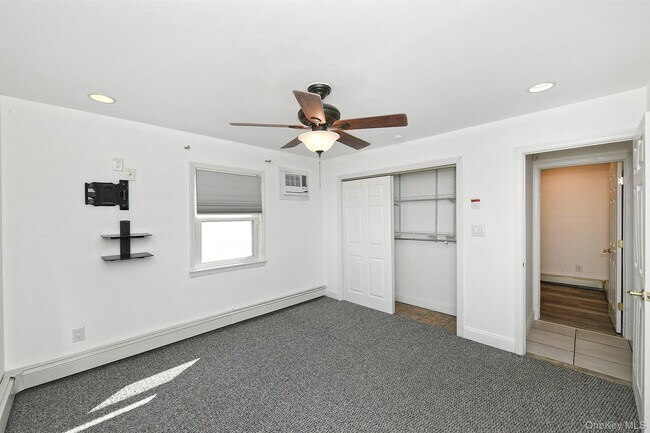 Building Photo - 33 Robin Ln