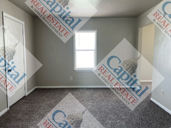 Building Photo - Charming 2 Bedroom w/ Move in Special