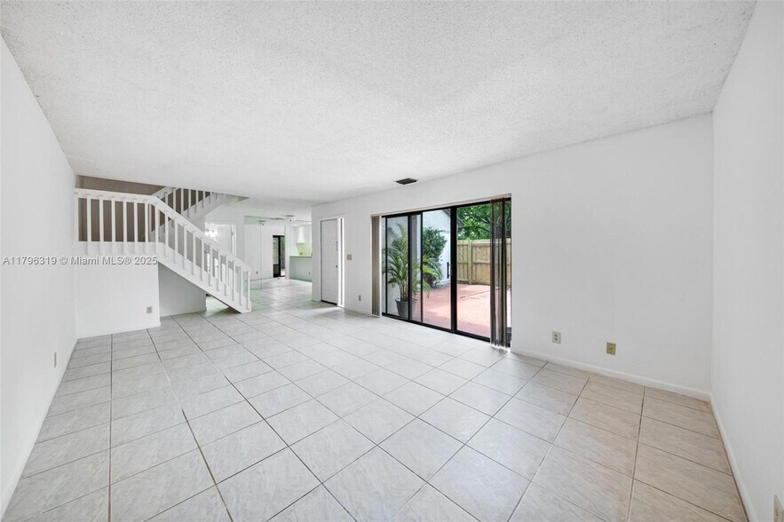 Building Photo - 3199 Cocoplum Cir