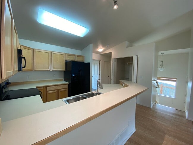 Building Photo - 3 Bed / 2 Bath / 2 Car Garage Townhouse in Eagle River has views for days!!