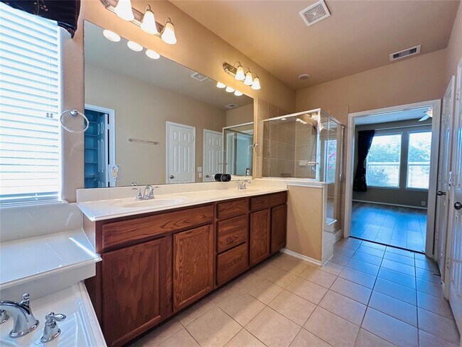 Building Photo - 26914 Harmony Shores Dr