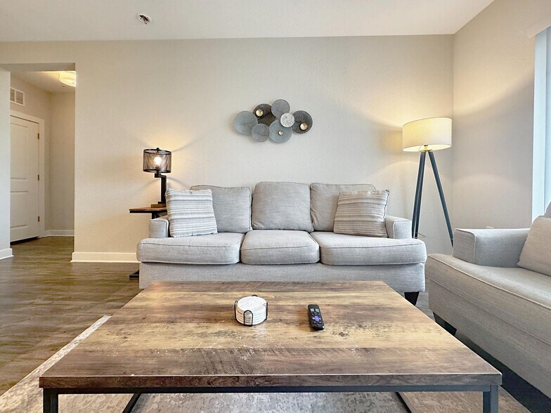 Building Photo - 2615 N Grady Ave