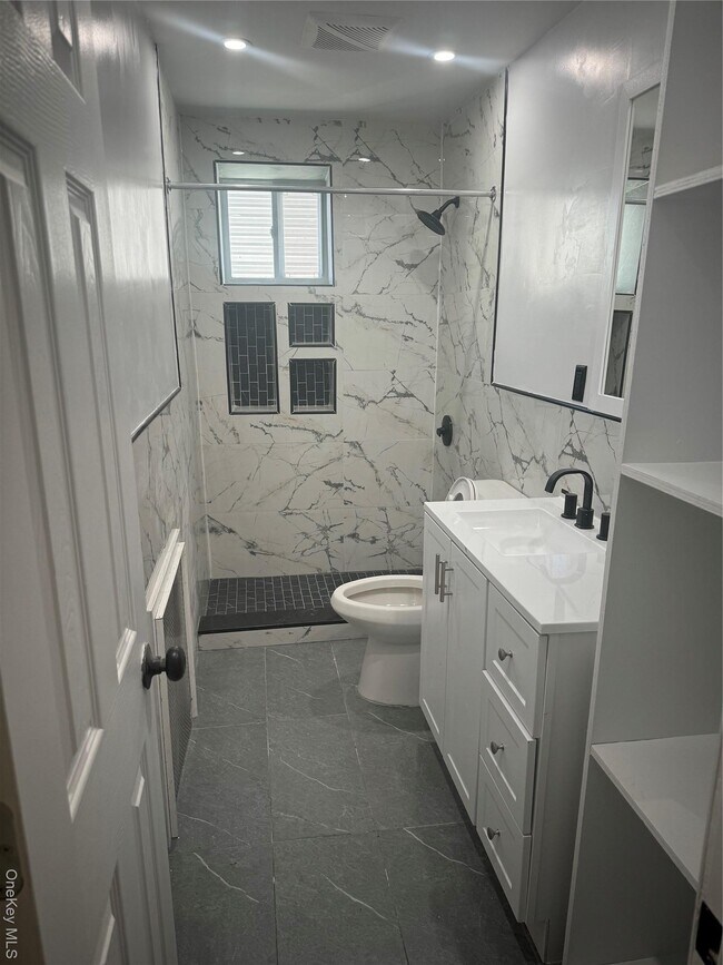 Building Photo - 39 Spruce St