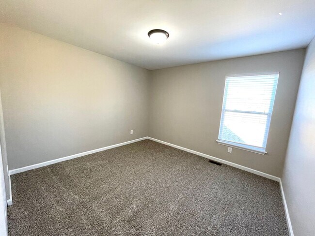 Building Photo - Renovated Polo Fields Home!