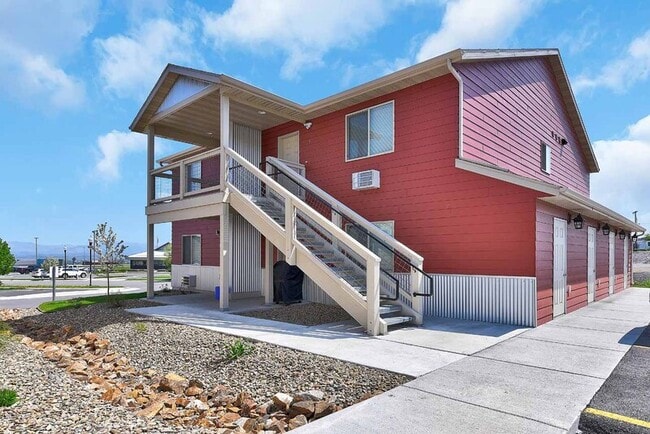 Building Photo - 3220 Lark Ave