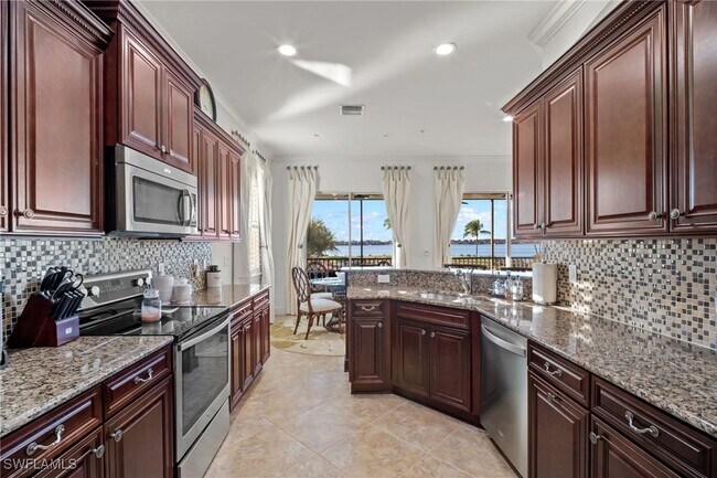 Building Photo - 9064 Siesta Bay Dr