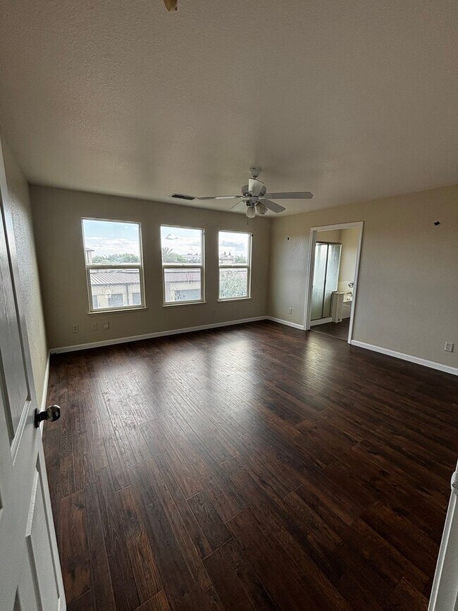 Building Photo - Newly Built Madera 4/3
