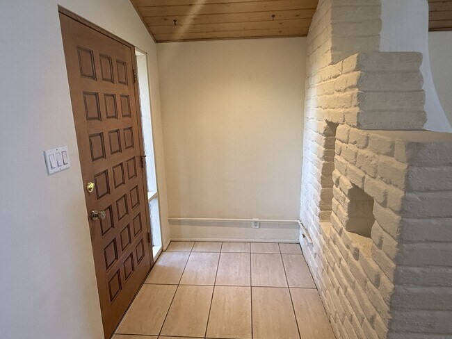Building Photo - 2909 Cutler Ave NE