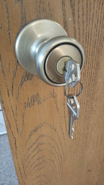 Building Photo - 4 Pine Brook Ln