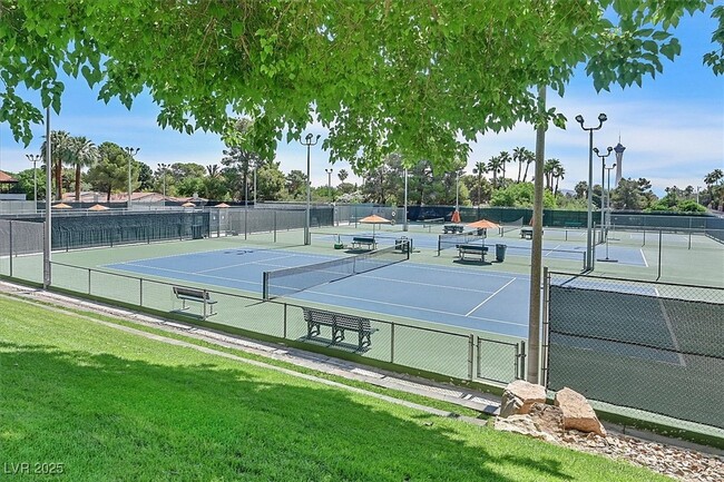 Building Photo - 3304 Cll De El Cortez