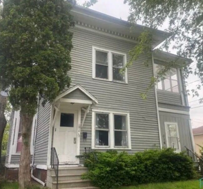 Building Photo - 1016 Mallett St