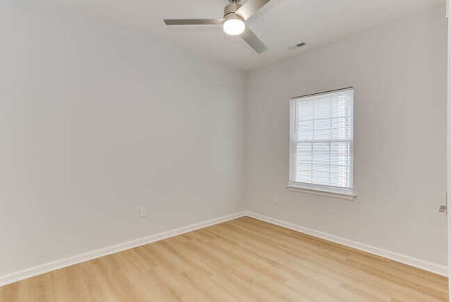 Building Photo - 1436 W 39th St