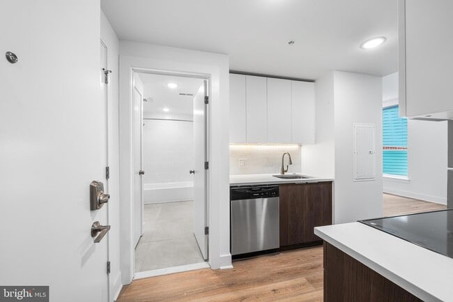 Building Photo - 4324 Lancaster Ave