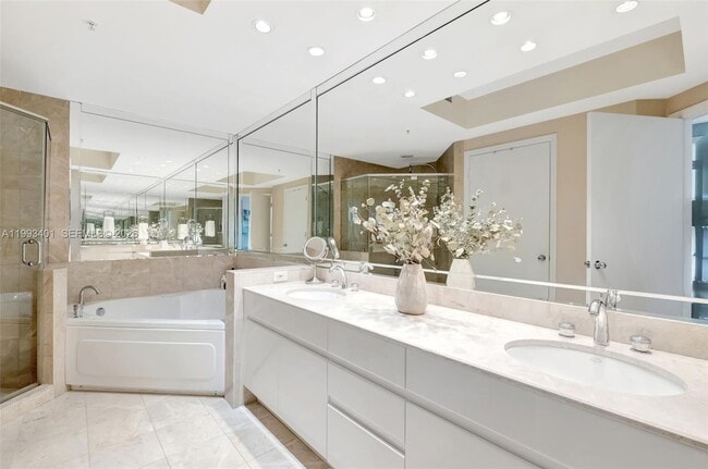 Building Photo - 848 Brickell Key Dr