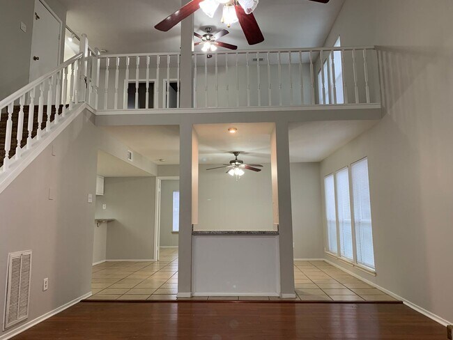 Building Photo - Great Floor Plan