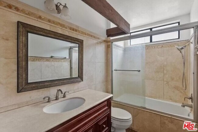 Building Photo - 18433 Hatteras St