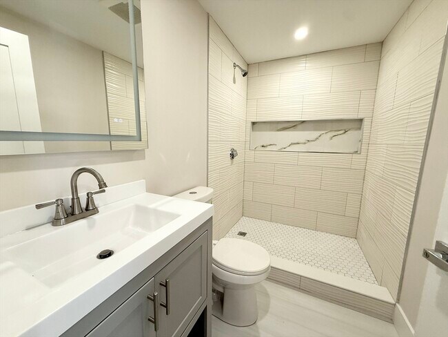Building Photo - 10 Cawfield St