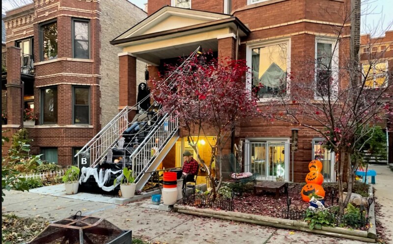 Primary Photo - 2505 N Hamlin Ave