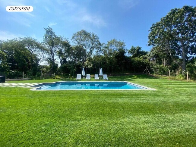 Building Photo - 29 W Lake Dr