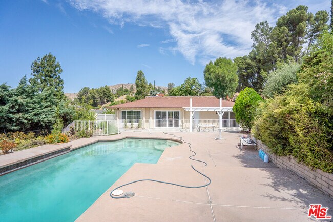 Building Photo - 17440 Fraser Pl