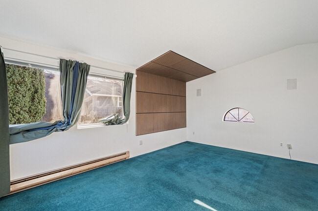 Building Photo - 6807 Aurora Ave N