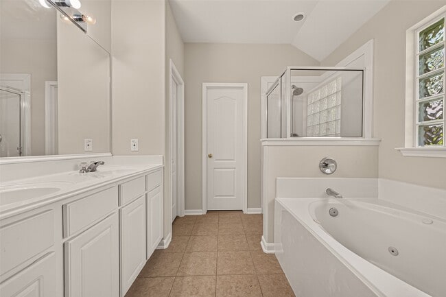 Building Photo - 4823 Grand Chateau Ln