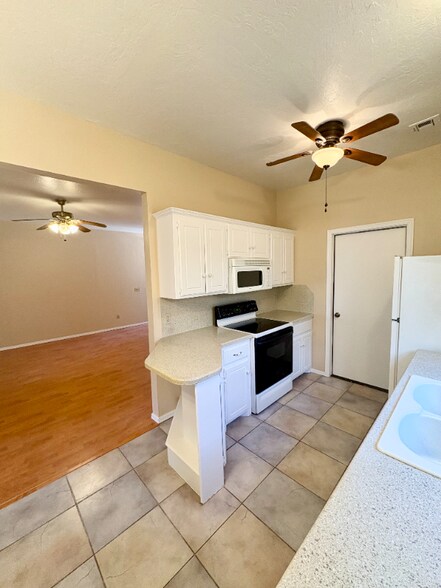 Building Photo - 1800 Cimarron Trail