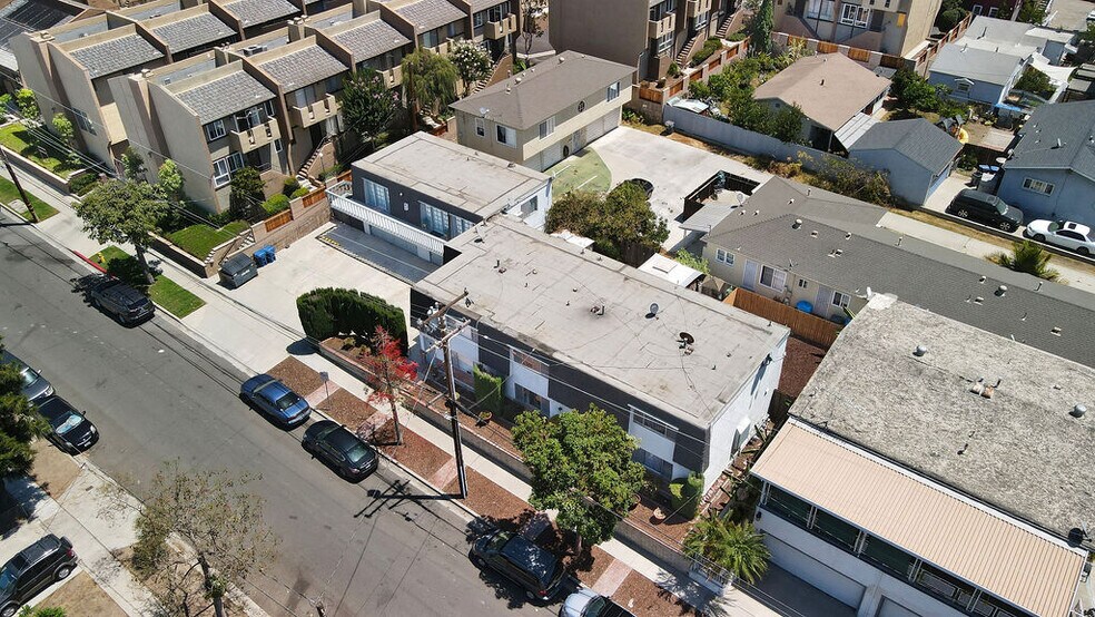 Building Photo - 2210 Gaviota Ave