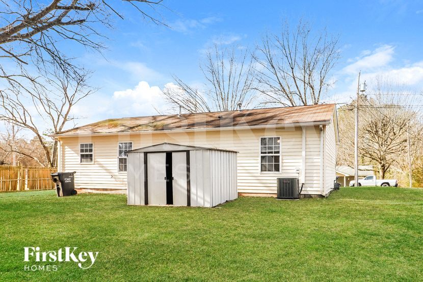 Building Photo - 110 Stillwell St