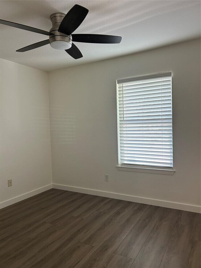 Building Photo - 5903 Cougar Dr