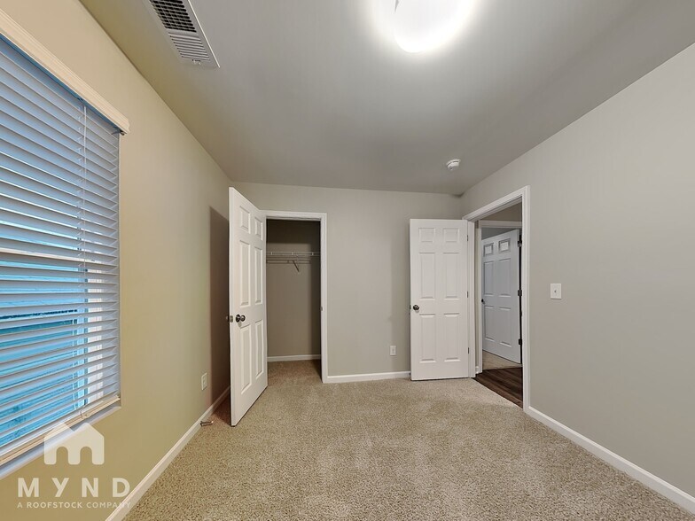 Building Photo - 280 Americana Dr