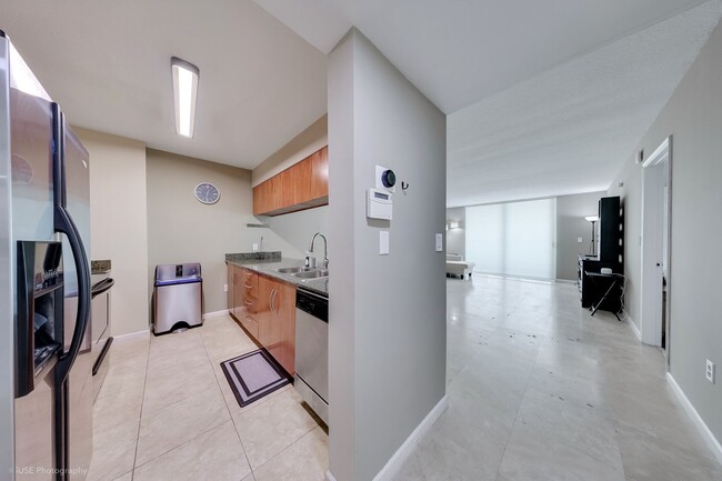 Building Photo - 1 Bed / 1 Bath with Bay Views – Partially ...