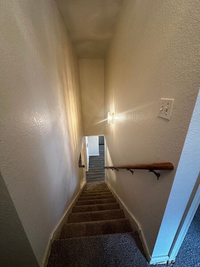 Building Photo - Lovely Cedar Creek Home on Large Shaded Lot