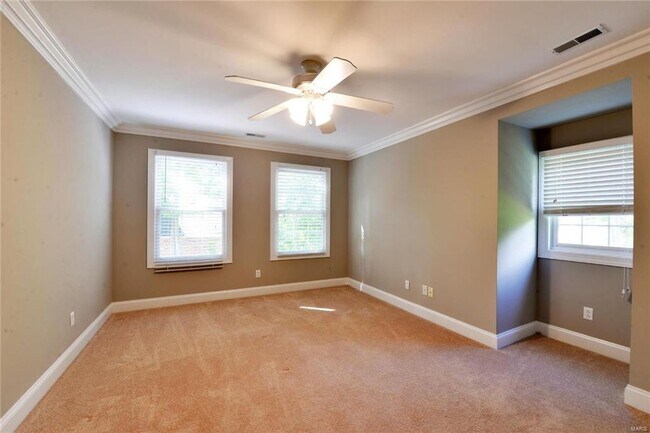 Building Photo - 8940 Ladue Rd