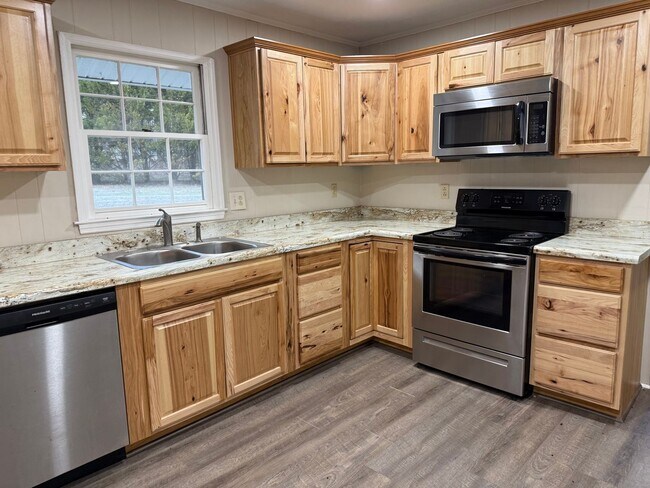 Building Photo - Renovated countryside 4 bedroom 2 bathroom ranch on 2 acres! Must see!