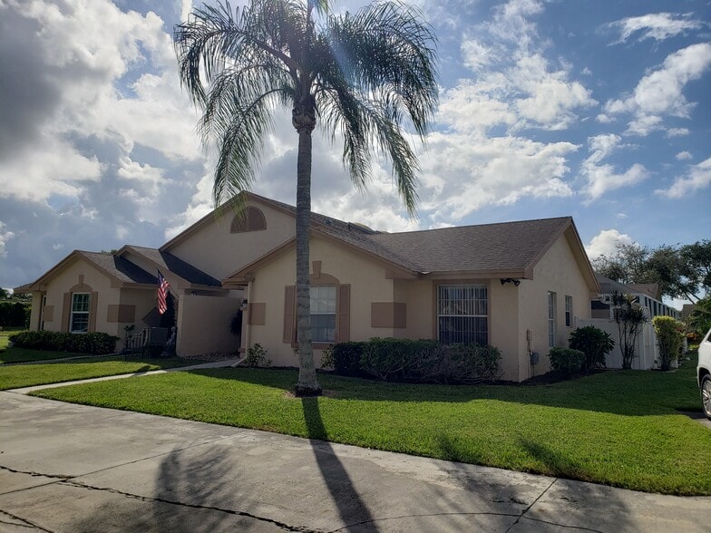 1 story villa with high ceilings in living room, dining room and master bedroom and bathroom - 9441 Boca Gardens Cir S