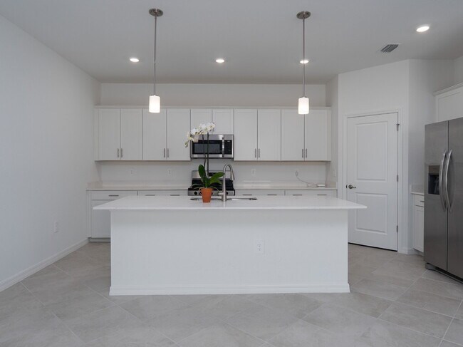 Building Photo - 11470 Burgundy Dr