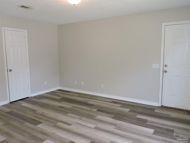Building Photo - 5525 Woodsman Ct