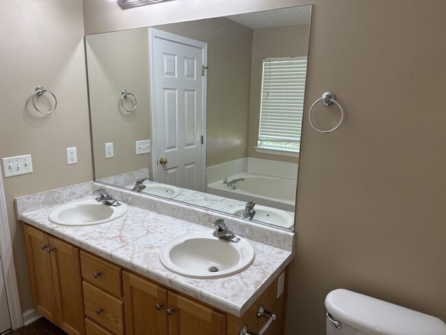 Building Photo - 567 Laurel Hill Cir