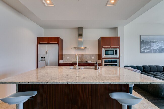 Building Photo - 4471 Dean Martin Dr