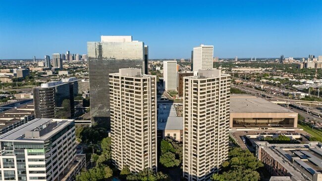 Building Photo - 15 Greenway Plz