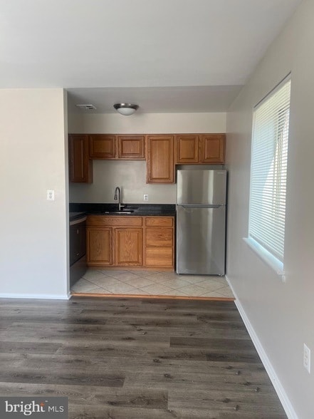 Building Photo - 2330 Glendale Terrace