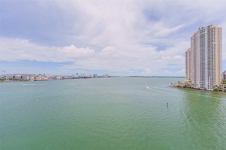 Building Photo - 335 S Biscayne Blvd