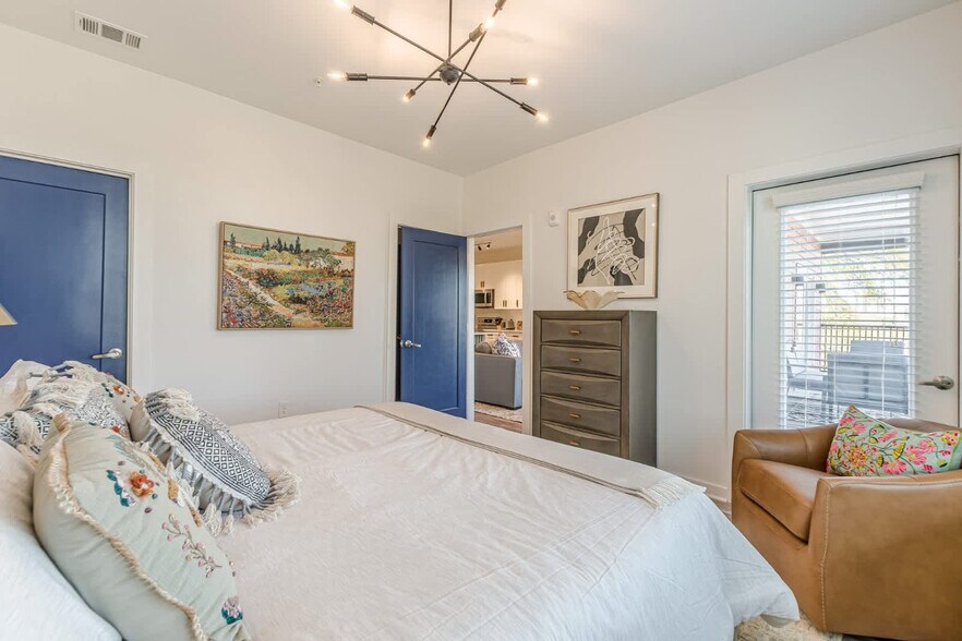 Building Photo - 525 Parkway Dr NE