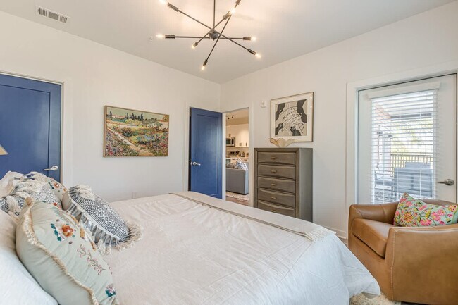 Building Photo - 525 Parkway Dr NE