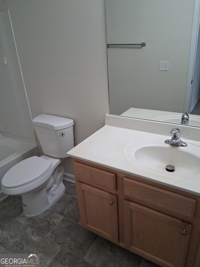 Building Photo - 6208 Ellenwood Dr