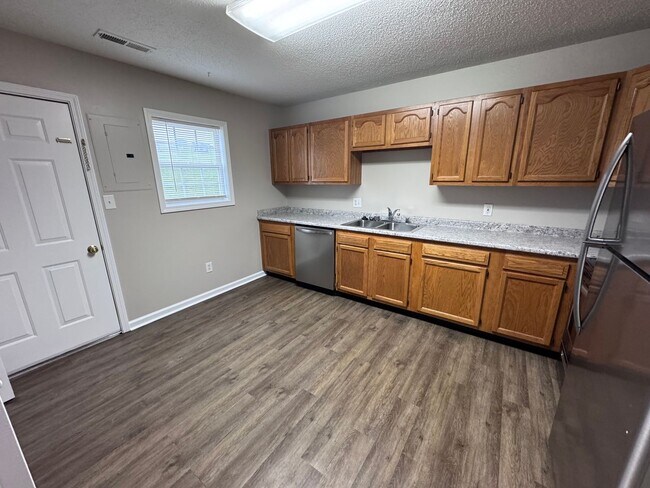 Building Photo - 2 Bed 1.5 Bath Apartment in Benton