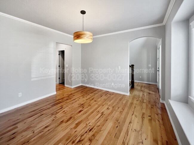 Building Photo - 345 E Kite Dr